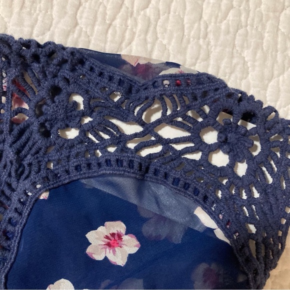 Candie's Blue Embellished Cap Sleeve Blouse | Size XS | Crochet Detail - Picture 8 of 9